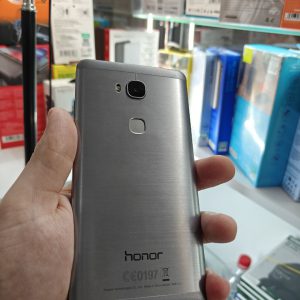 Ретро смартфон Honor 5x